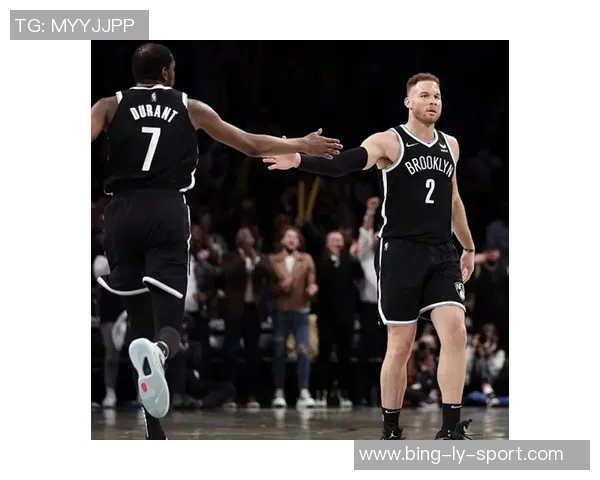 克拉克斯顿强势表现一攻一防完美配合助力球队稳住局势